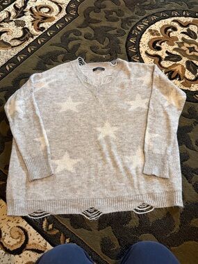 Cozy Star Print V-Neck Sweater - Light Gray -